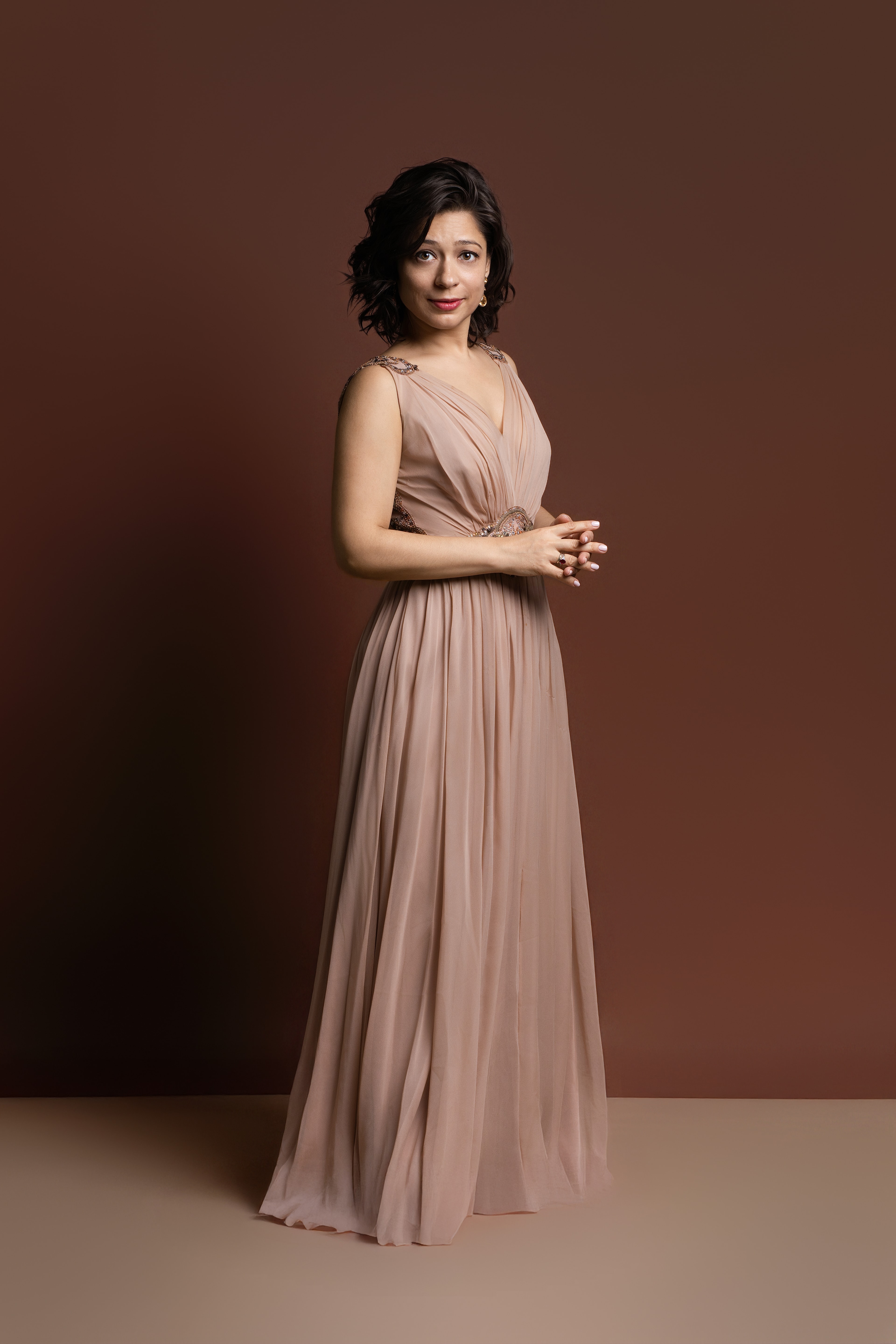 Maria Muraeva en robe de concert rose poudré, portrait professionnel